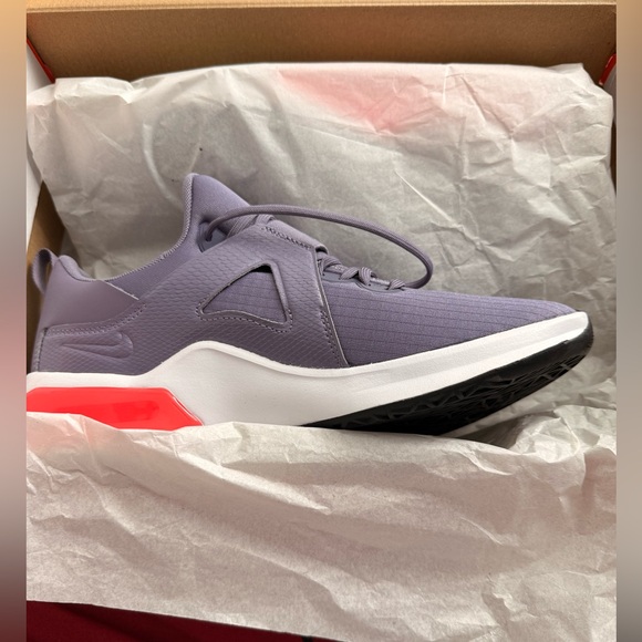 Nike Shoes - NIKE W AIR MAX BELLA TR5